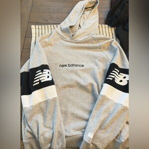 New balance Men’s large double logo lifestyle grey hoodie